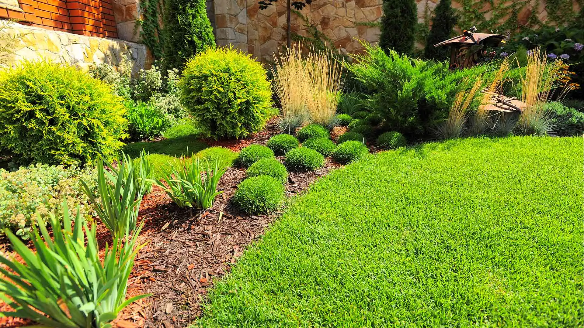 How to Keep Your Landscape Beds Looking Their Best